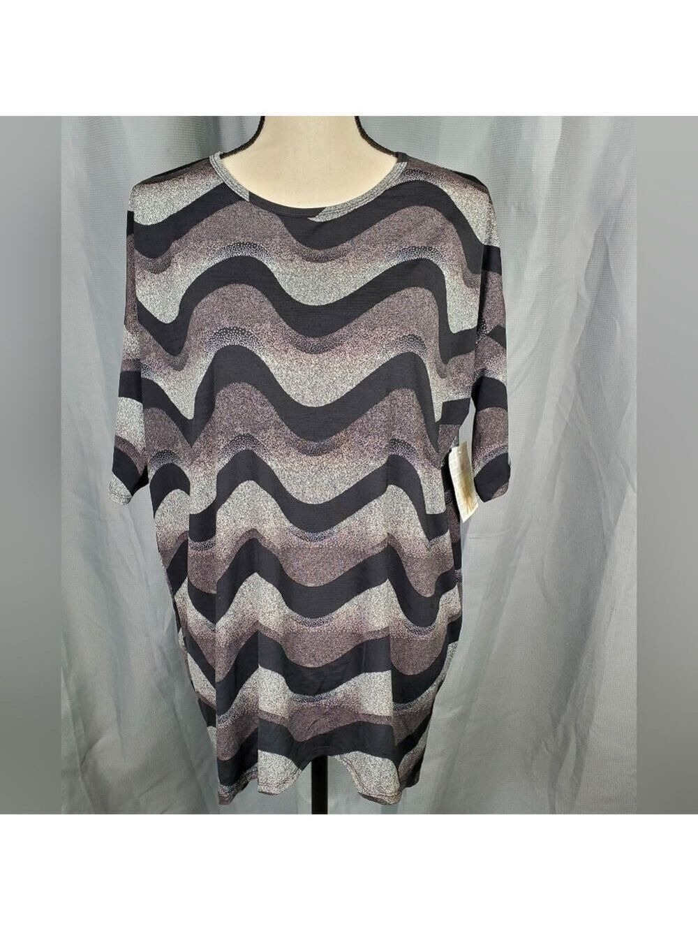 Lularoe Irma Black Gray Wave Pattern Tunic XS